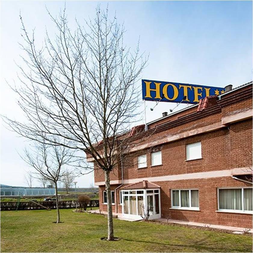 Hotel Area Serrano Buniel ภายนอก รูปภาพ